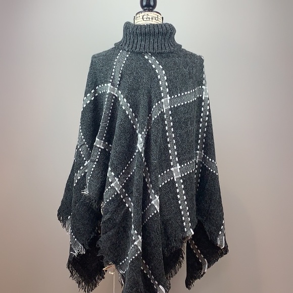 Plaid Poncho Turtleneck Windowpane Print With Fringe Frayed Hem  NWT - Picture 5 of 10